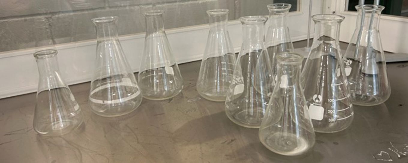 En gruppe glassbeger En gruppe glassbeger